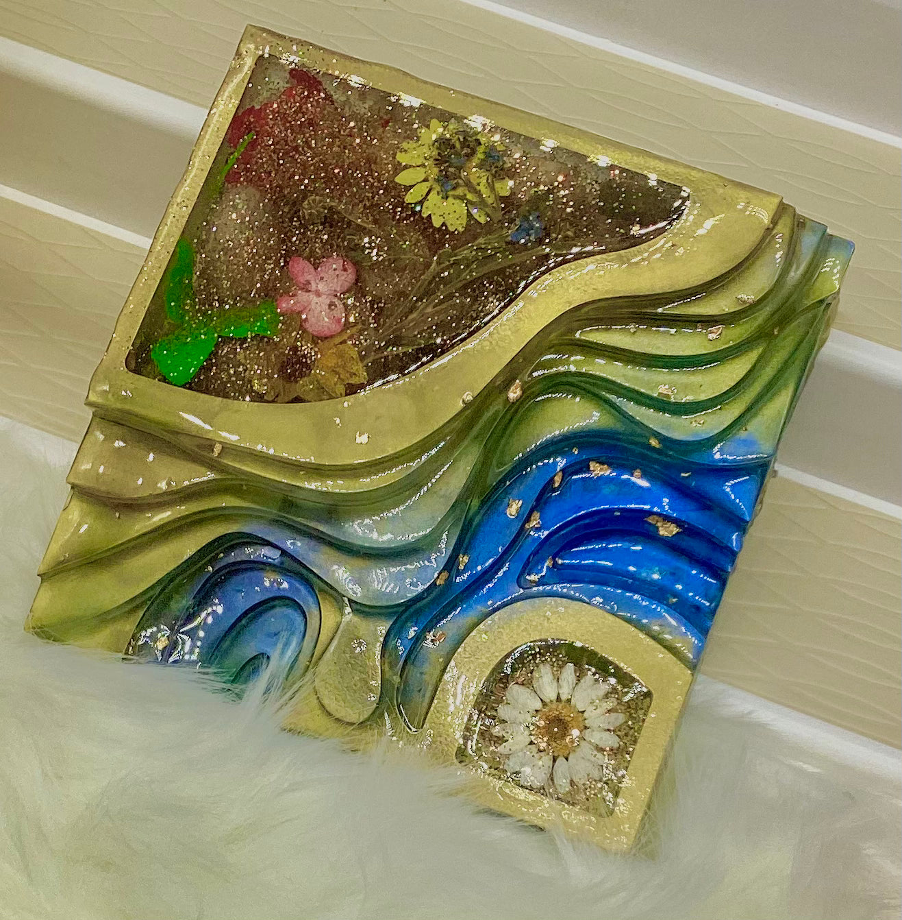 Heavy Resin Paperweight w/Rocks